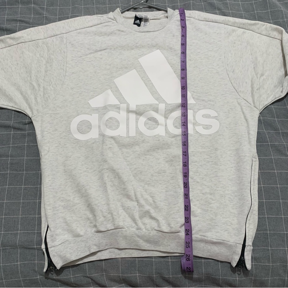 LIKE NEW ADIDAS OVERSIZED SWEATSHIRT - Picture 6 of 7